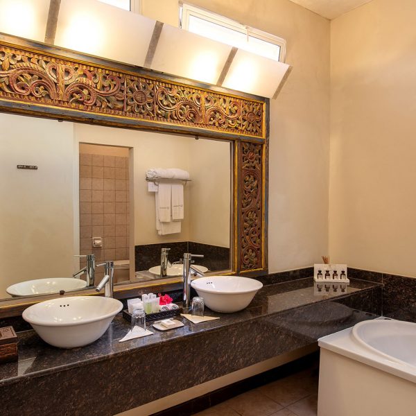 Diamonds Malindi image 4